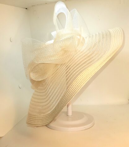 Fadiva Widebrim cream hat with bow left side.
