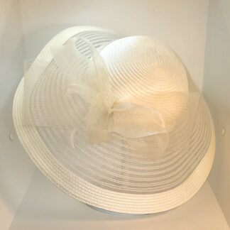 Fadiva, Widebrim hat, cream color with large bow. Beautiful and elegant.